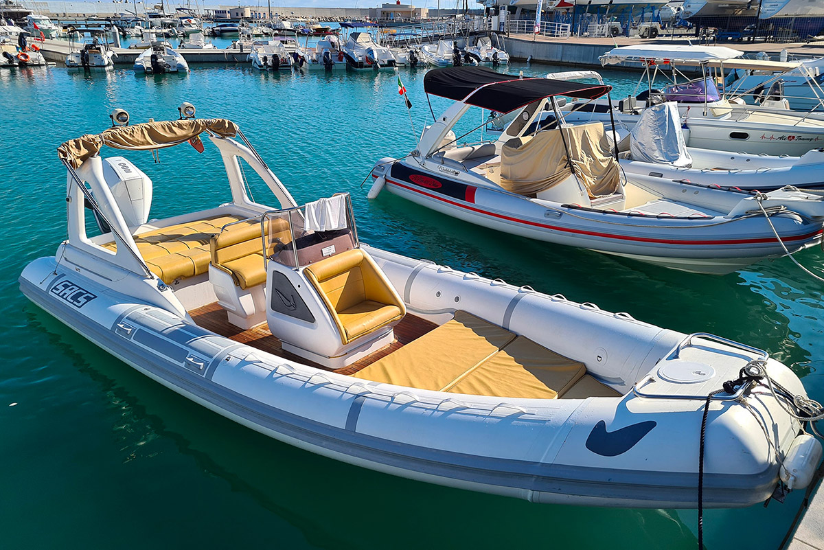 catamarano eolie con skipper