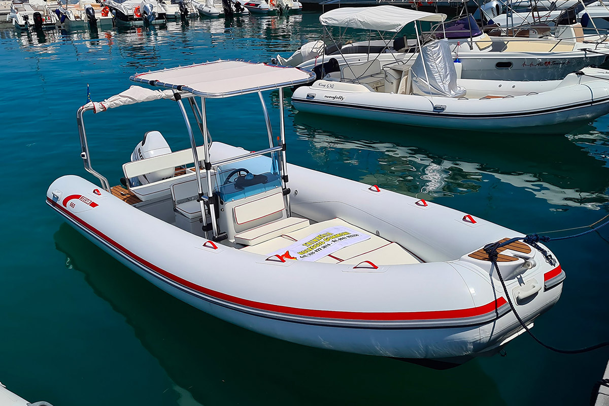 catamarano eolie con skipper